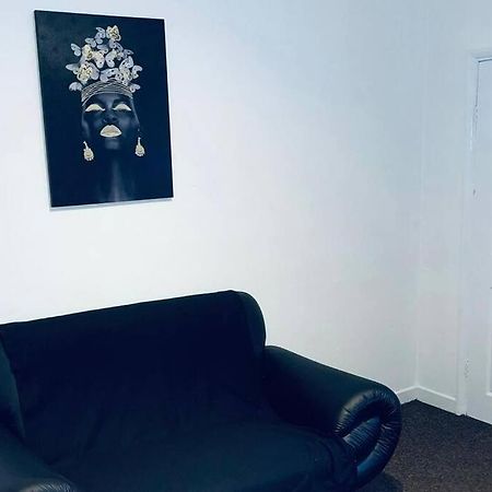 Comfortable Town House In Coventry City Centre Villa Bagian luar foto