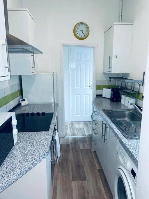 Comfortable Town House In Coventry City Centre Villa Bagian luar foto