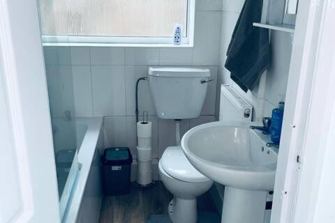 Comfortable Town House In Coventry City Centre Villa Bagian luar foto