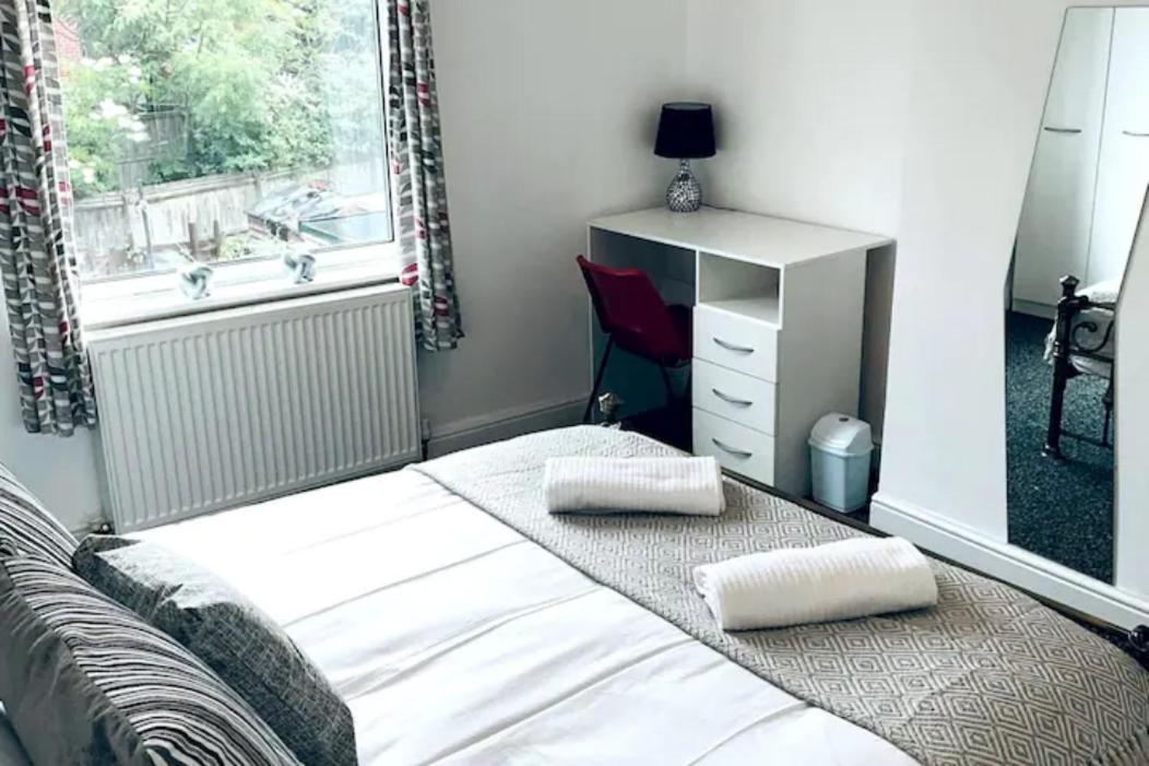 Comfortable Town House In Coventry City Centre Villa Bagian luar foto